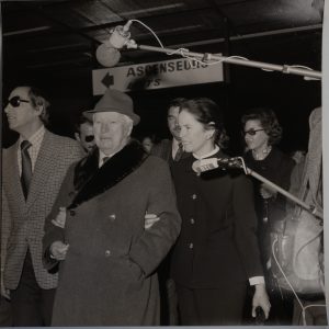 Photo Argentique	France	aéroport d'Orly	Charlie Chaplin 	46X47cm 1960
