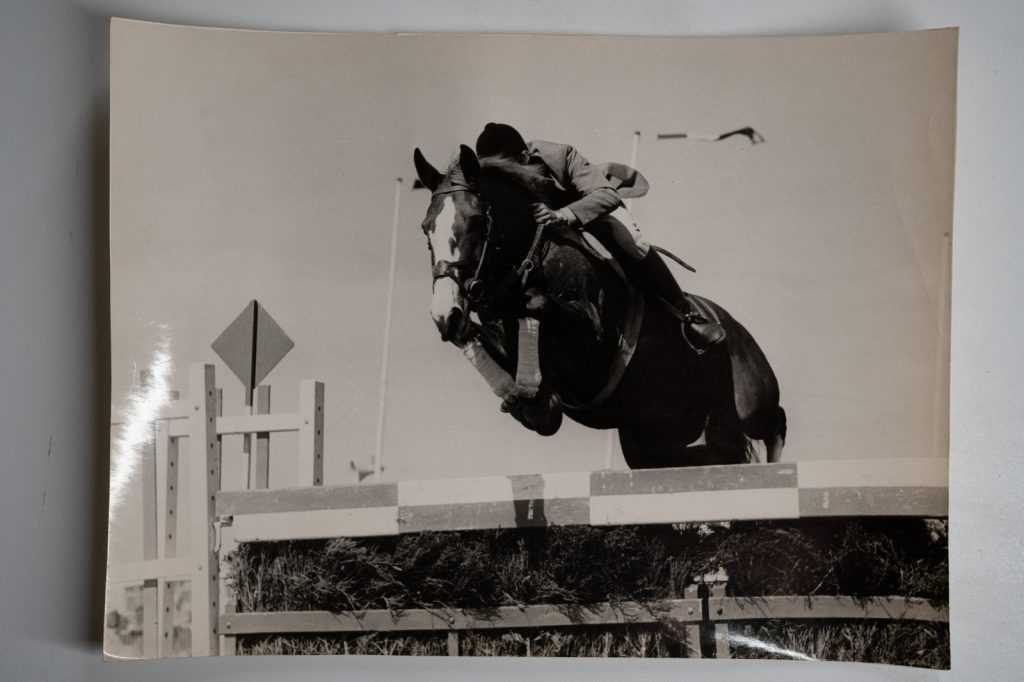 PHOTO Argentique France Equitation cheval saut d'obstacles 17X23 1970