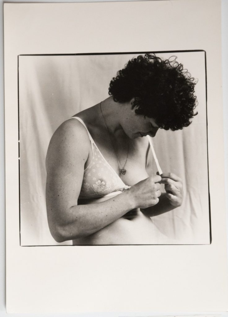 PHOTO Argentique	France	Nu artistique femme nue	13X18cm vue 12X12cm	1980