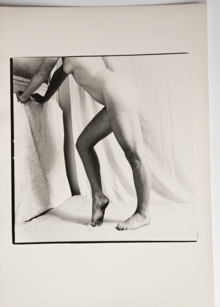 PHOTO Argentique	France	Nu artistique femme nue	13X18cm vue 12X12cm	1980