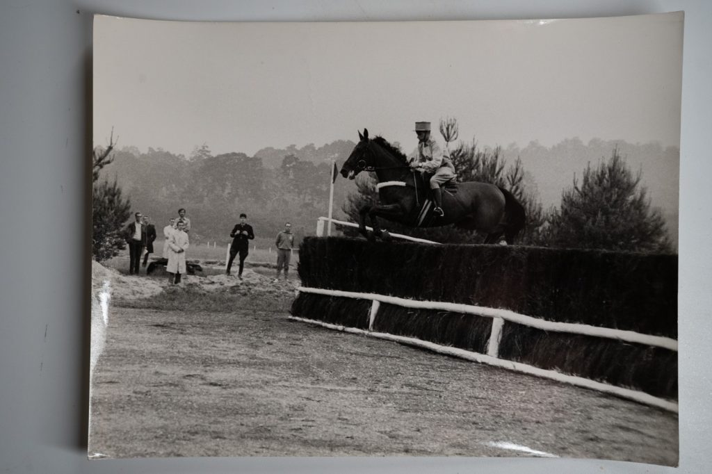 PHOTO Argentique France Equitation cheval saut d'obstacles 17X23 1970