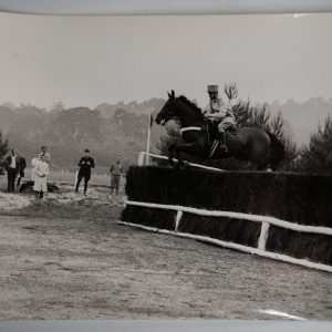 PHOTO Argentique	France	Equitation cheval saut d'obstacles	17X23	1970