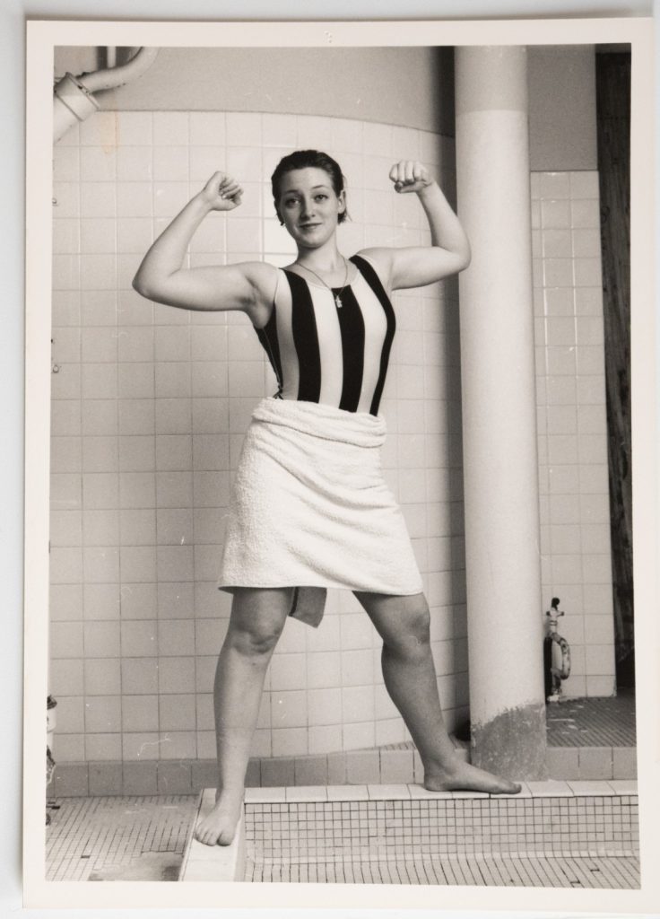 PHOTO Argentique France femme nue sous la douche nu artistique 13X18cm 1980