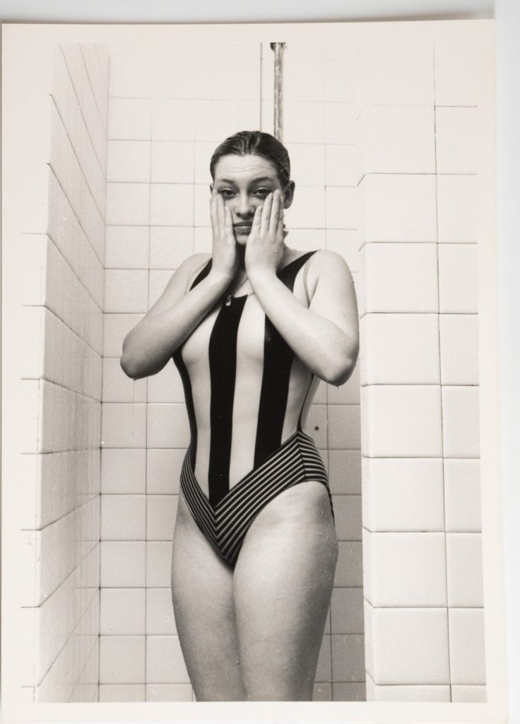 PHOTO Argentique France femme nue sous la douche nu artistique 13X18cm 1980
