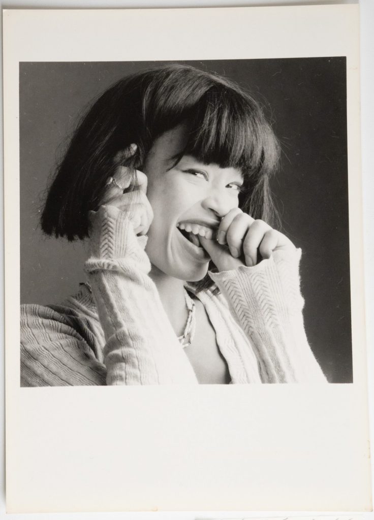 TIRAGE PHOTO Argentique	France	Portrait de femme Pin-Up	13X18cm VUE 12X12cm	1980