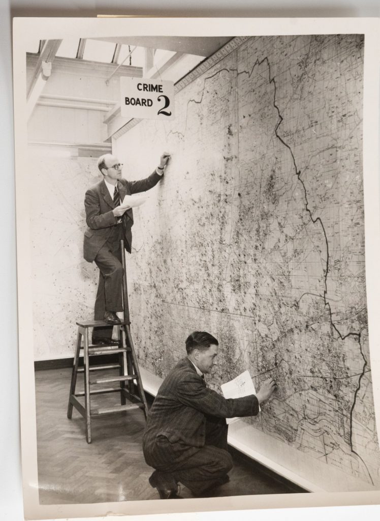 Photo Argentique	salle des cartes à Scotland Yard	15x20cm	1960