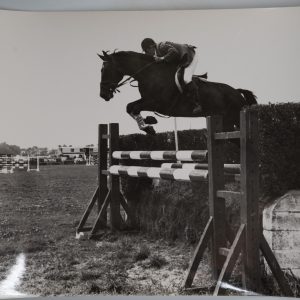 PHOTO Argentique	France	Equitation cheval saut d'obstacles	17X23	1970