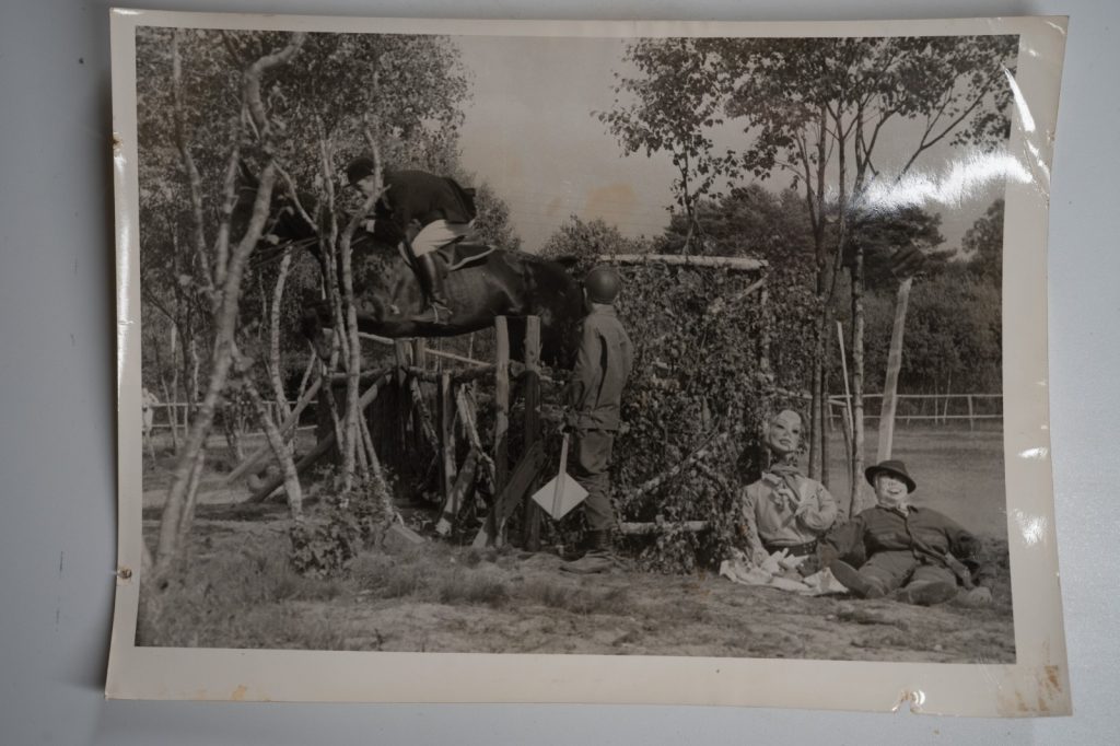 PHOTO Argentique France Equitation cheval saut d'obstacles 17X23 1970