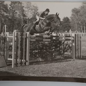 PHOTO Argentique	France	Equitation cheval saut d'obstacles	17X23	1970