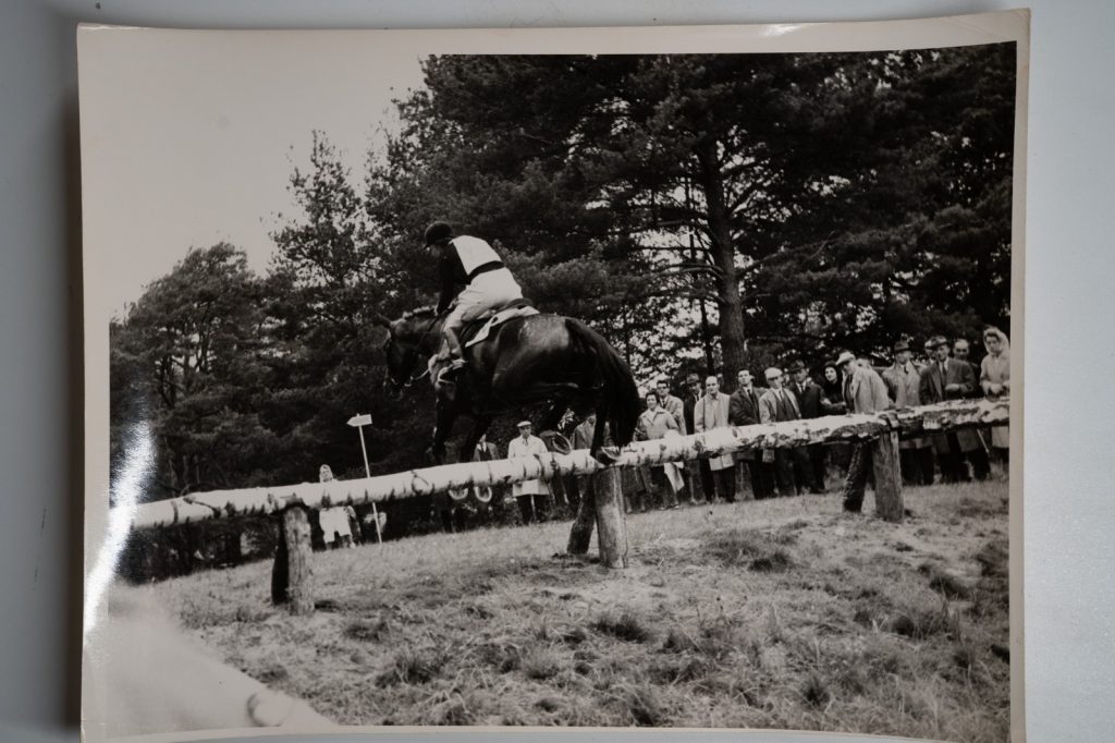 PHOTO Argentique France Equitation cheval saut d'obstacles 17X23 1970