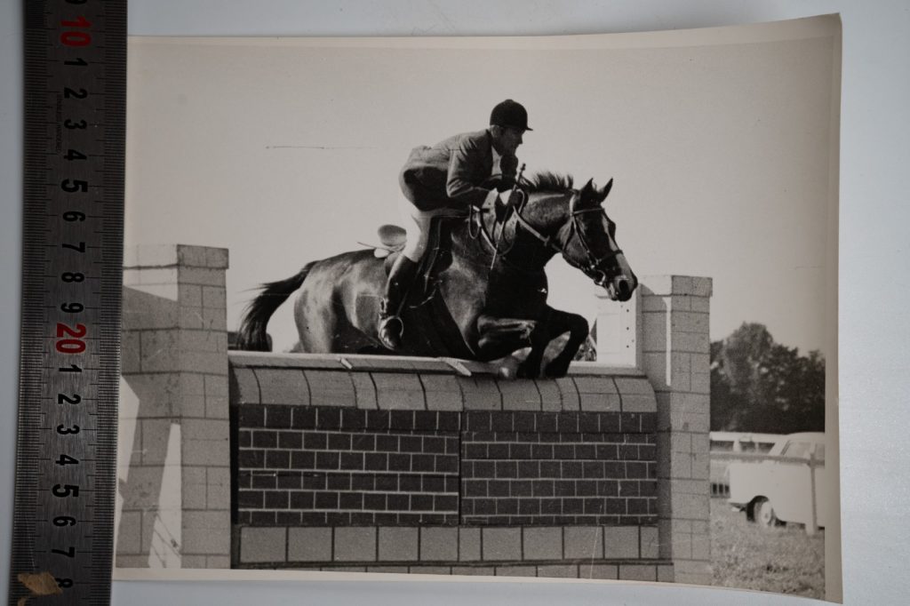 PHOTO Argentique France Equitation cheval saut d'obstacles 17X23 1970