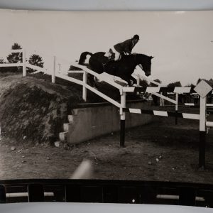 PHOTO Argentique	France	Equitation cheval saut d'obstacles	17X23	1970