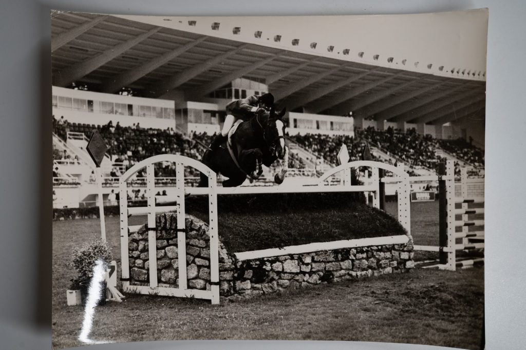 PHOTO Argentique	France	Equitation cheval saut d'obstacles	17X23	1970