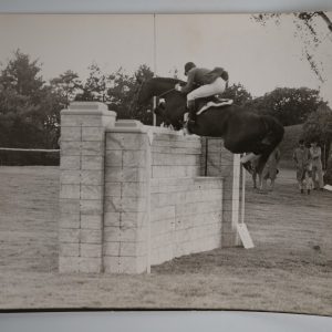 PHOTO Argentique	France	Equitation cheval saut d'obstacles	17X23	1970