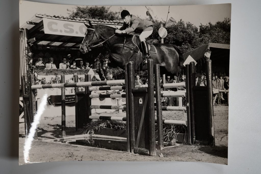 PHOTO Argentique	France	Equitation cheval saut d'obstacles	17X23	1970