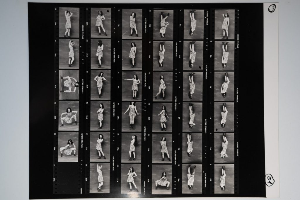 PHOTO Argentique France Planche contact femme pinup STUDIO 24x30cm 1980