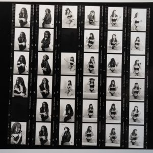 PHOTO Argentique	France	Planche contact femme pinup STUDIO	24x30cm	1980