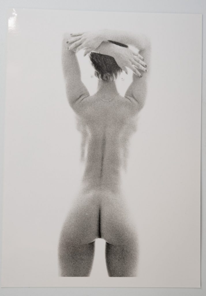 PHOTO argentique artistique NU féminin femme nue NOIR ET BLANC format 13X18 1980
