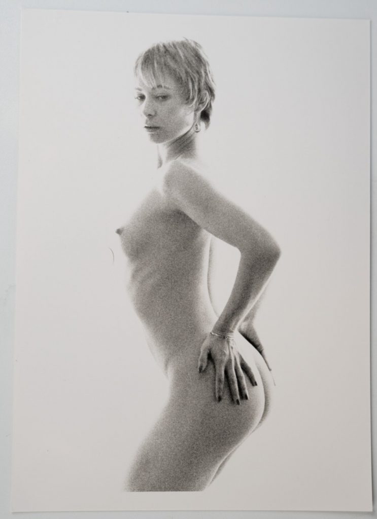 PHOTO argentique artistique NU féminin femme nue NOIR ET BLANC format 13X18 1980