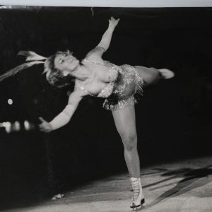 PHOTO Argentique France Patineuse en tenue de revue PATINAGE artistique 22X30cm