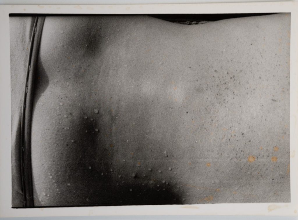 PHOTO Argentique France DOS DE FEMME NUE 13X18cm 1970