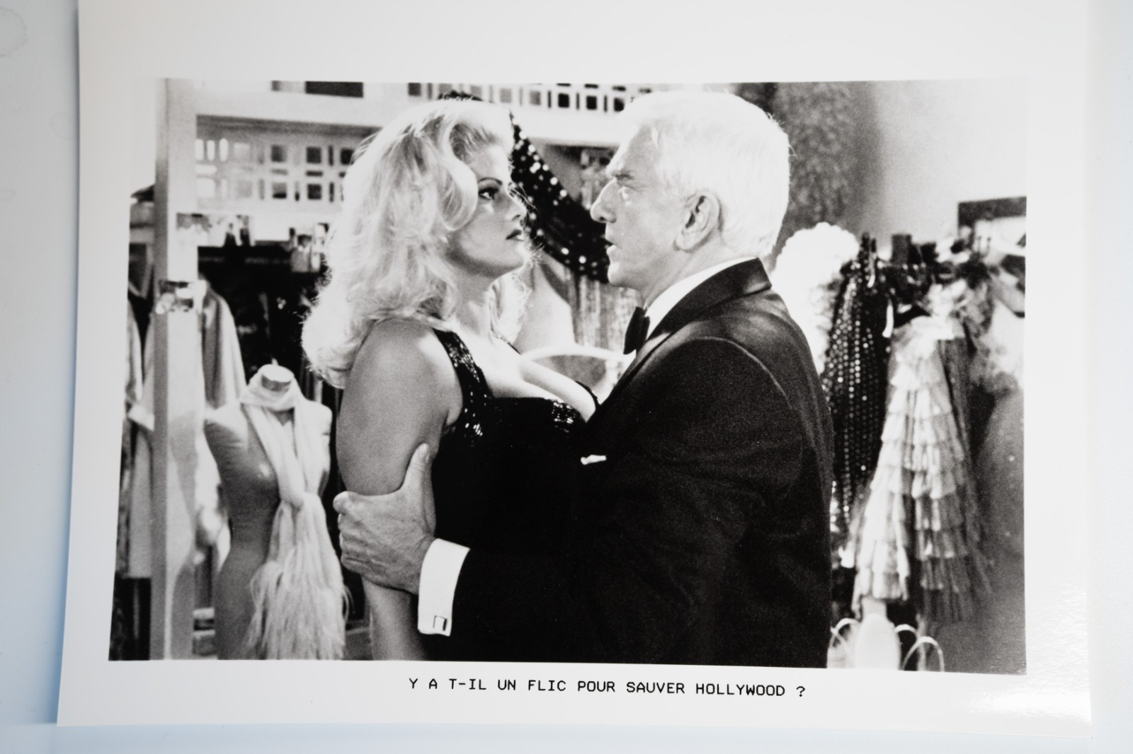 PHOTO Film "y t il un flic pour sauver Hollywood" Leslie Niels 18X24cm 1994