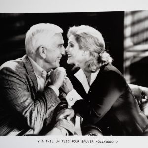 PHOTO  Film "y t il un flic pour sauver Hollywood" Leslie Niels 18X24cm 1994