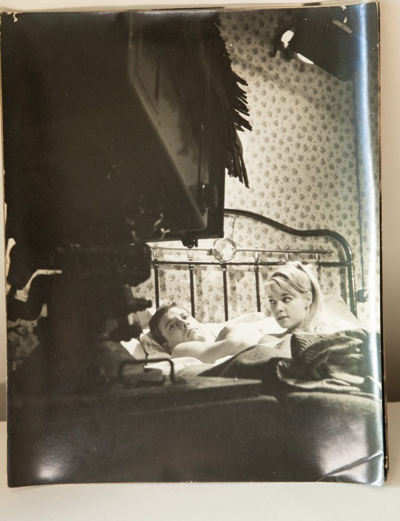 TIRAGE PHOTO Agnès Laurent et Gil Vidal scene du film Péché de Jeunesse 24x30cm