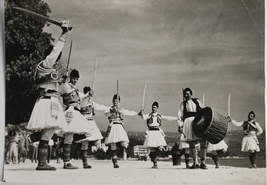 PHOTO Argentique Danseurs fustanelle 12X17cm 1960 BALKANS