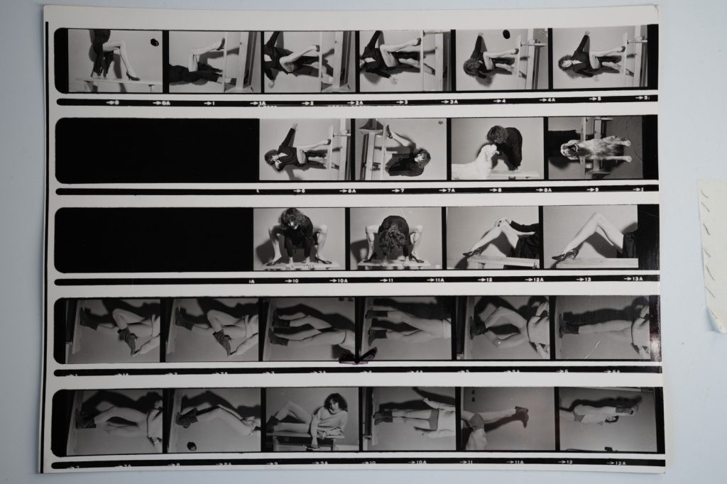 PHOTO Argentique Planche contact Jambe femme pinup 18X24cm 1980