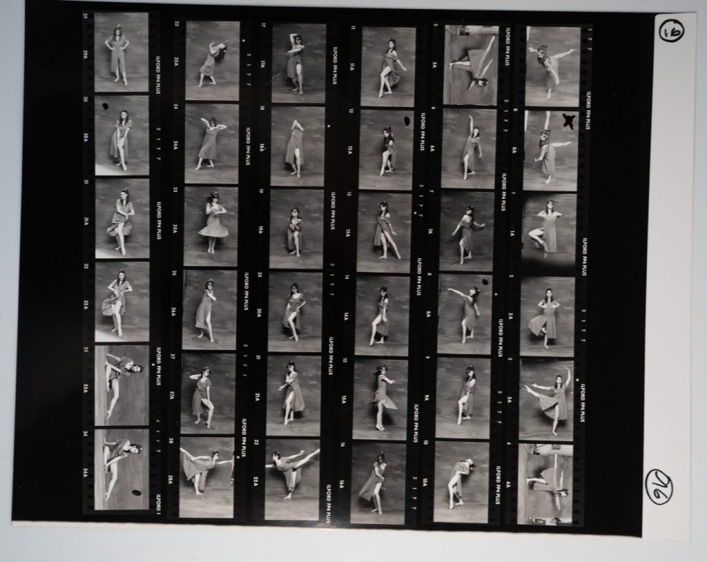 PHOTO Argentique France Planche contact femme pinup STUDIO 24x30cm 1980