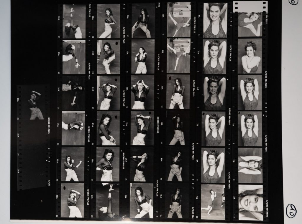 PHOTO Argentique France Planche contact femme pinup STUDIO 24x30cm 1980
