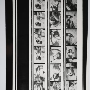 PHOTO Argentique	France	planche contact PINUP chez elle 	18X24cm	1980