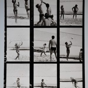 PHOTO Planche contact Femme en maillot de bain à la plage Pinup 18X24cm	1970