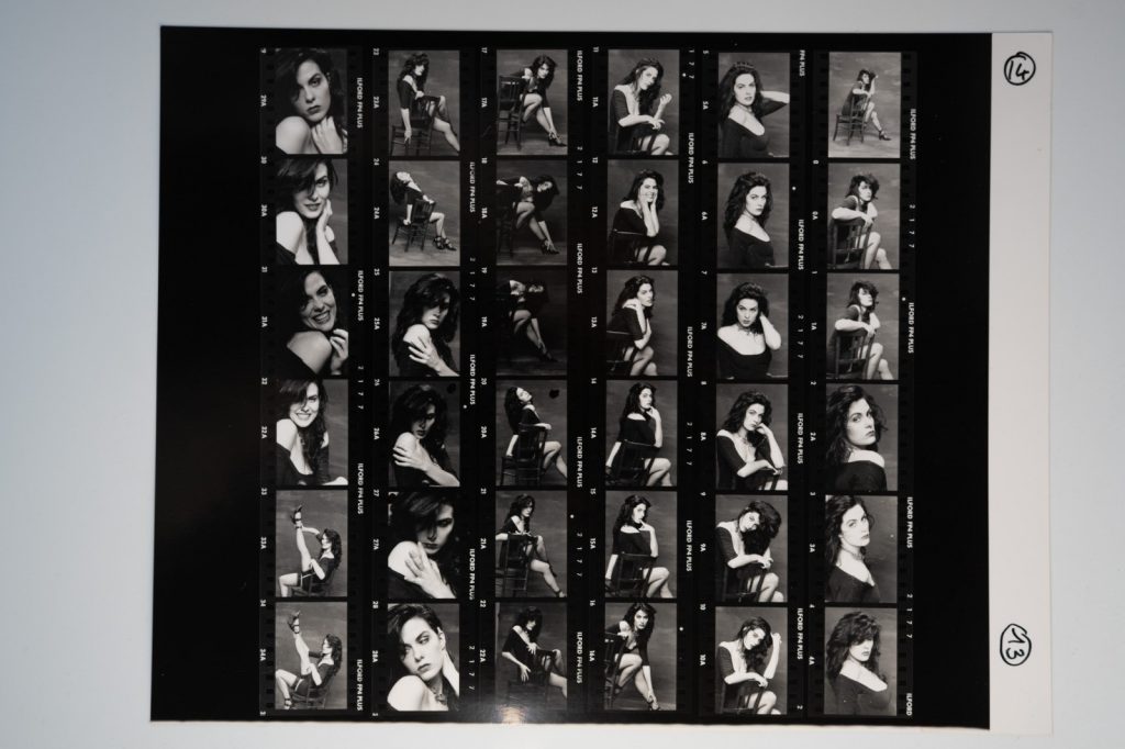 PHOTO Argentique France Planche contact femme pinup STUDIO 24x30cm 1980