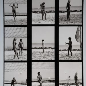 PHOTO Planche contact Femme en maillot de bain à la plage Pinup 18X24cm	1970