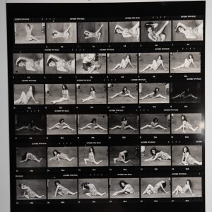 PHOTO Argentique	France	Planche contact femme pinup STUDIO	24x30cm	1980