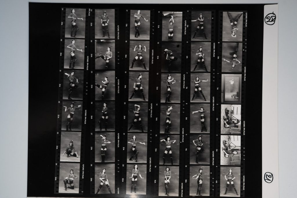 PHOTO Argentique France Planche contact femme pinup STUDIO 24x30cm 1980