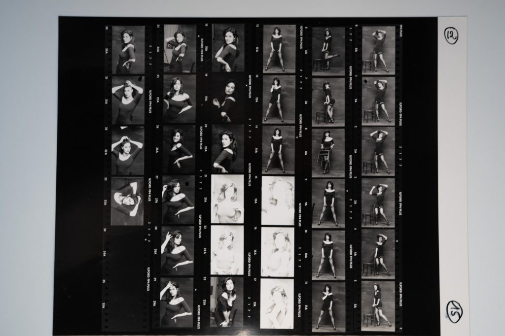 PHOTO Argentique France Planche contact femme pinup STUDIO 24x30cm 1980