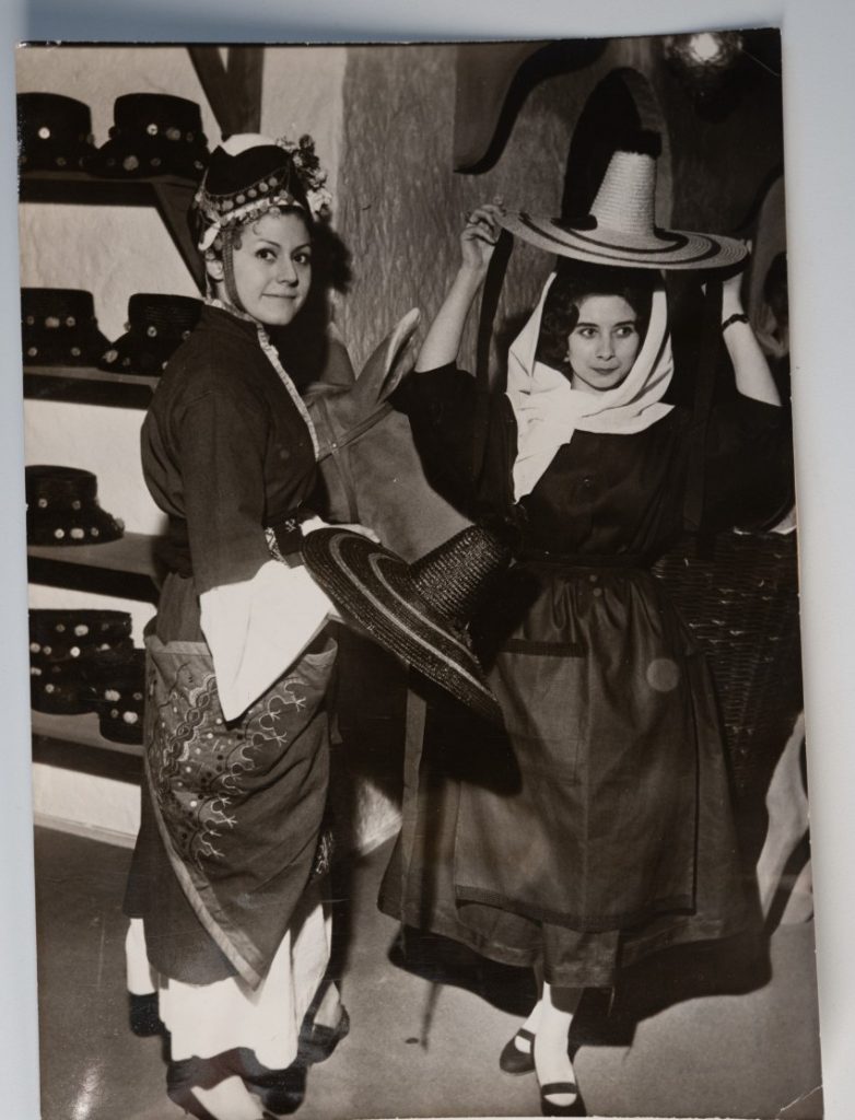PHOTO Argentique costumes folkloriques grecs 13X18cm 1960