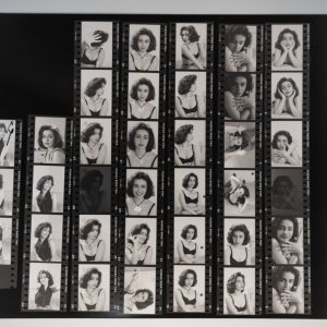 PHOTO Argentique	France	Planche contact femme pinup STUDIO	24x30cm	1980