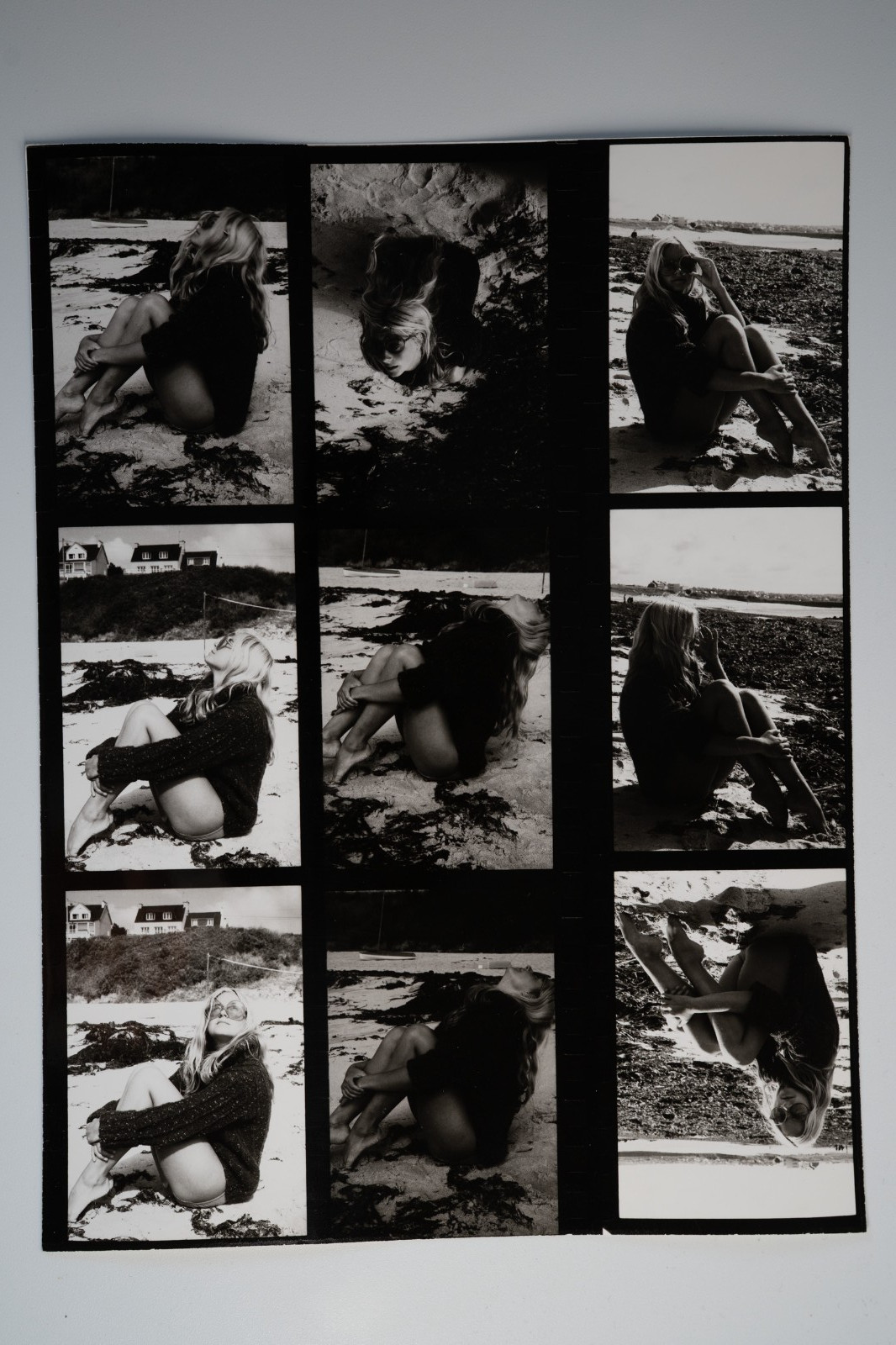 PHOTO Planche contact Femme en maillot de bain à la plage Pinup 18X24cm 1970