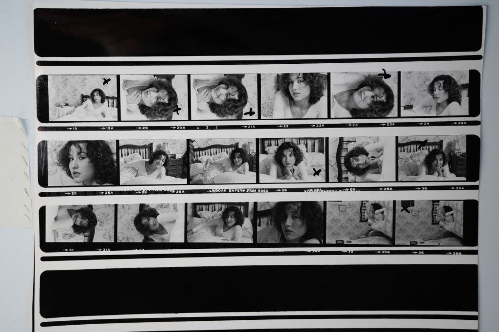 PHOTO Argentique France Planche contact femme pinup 18X24cm 1980