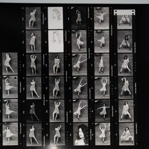 PHOTO Argentique	France	Planche contact femme pinup STUDIO	24x30cm	1980