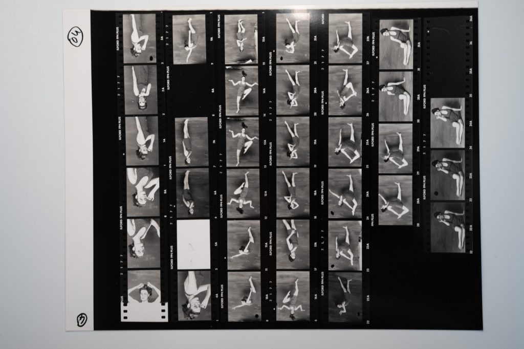 PHOTO Argentique France Planche contact femme pinup STUDIO 24x30cm 1980