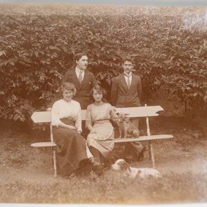 PHOTO citrate	France	famille bourgeoise et chien	11X17cm	1900