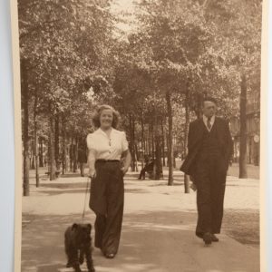 PHOTO Argentique	France	Felmme et son chien Paris	12X17cm	1940