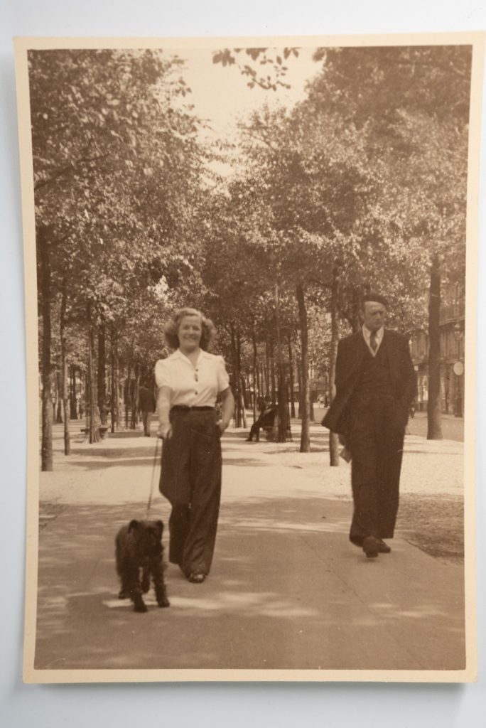 PHOTO Argentique France Felmme et son chien Paris 12X17cm 1940