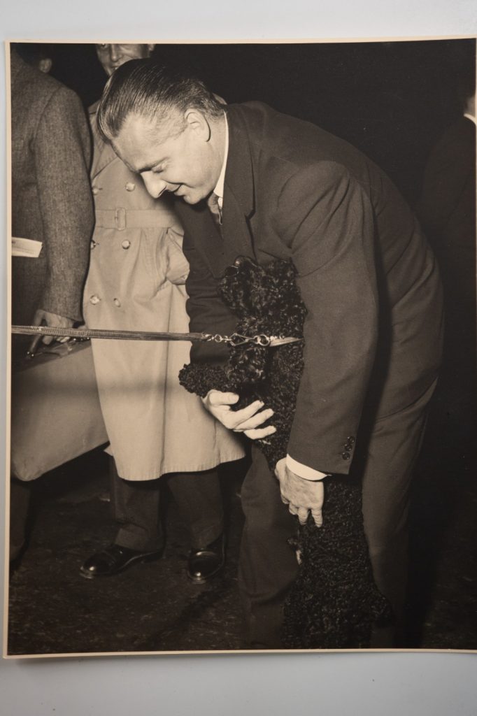 PHOTO Argentique France HOMME et chien caniche 23X29cm 1940