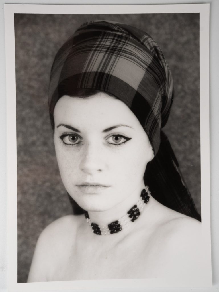 TIRAGE PHOTO	Argentique 	France	Portrait de femme Pin-Up	13X18cm	1980